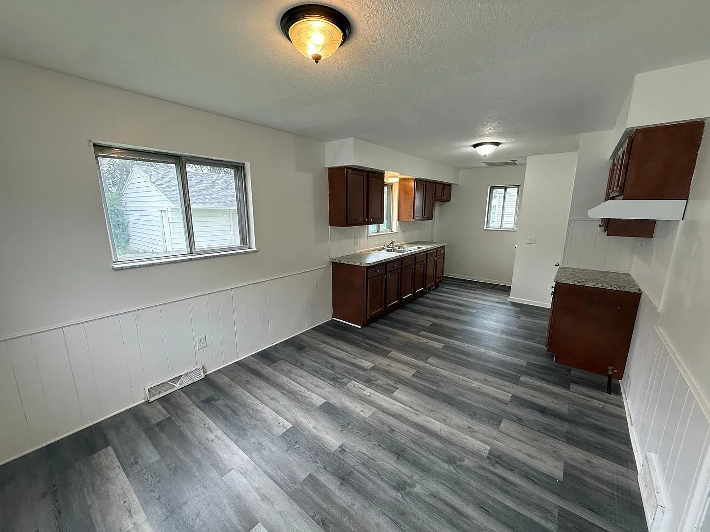 3 bed, 1.0 bath, 1176 sqft, $1,200 — Photo 4