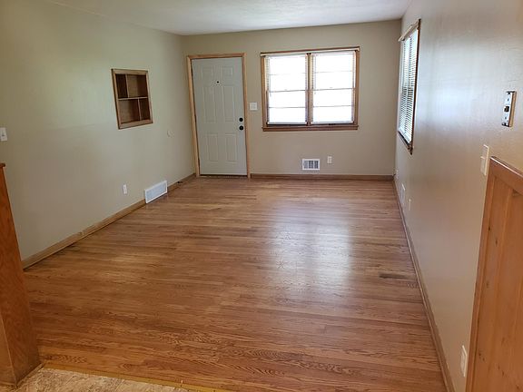 3rd image of 409 W Linden Ave