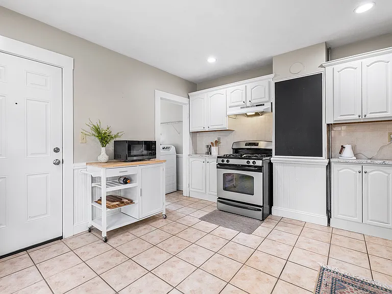 27 Prescott St #1 — Photo 10