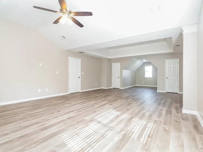 1085 Ivey Ln — Photo 12