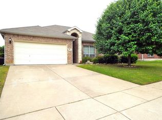 809 La Sierra Ct, Crowley, TX 76036