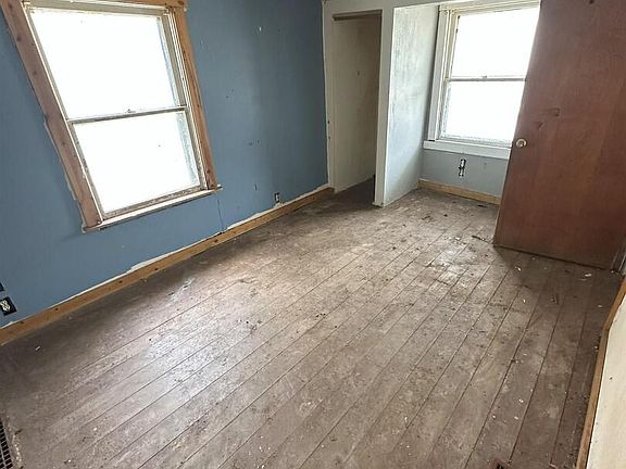5th image of 700 Cedar St