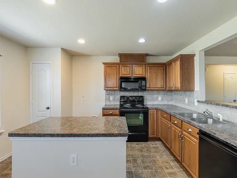 3917 Mantis St — Photo 5