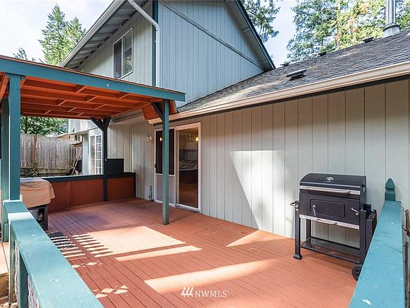 5th image of 18018 Upland Dr SE