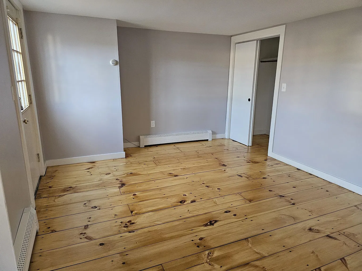 3 bed, 1.0 bath, 1233 sqft, $2,000 — Photo 3