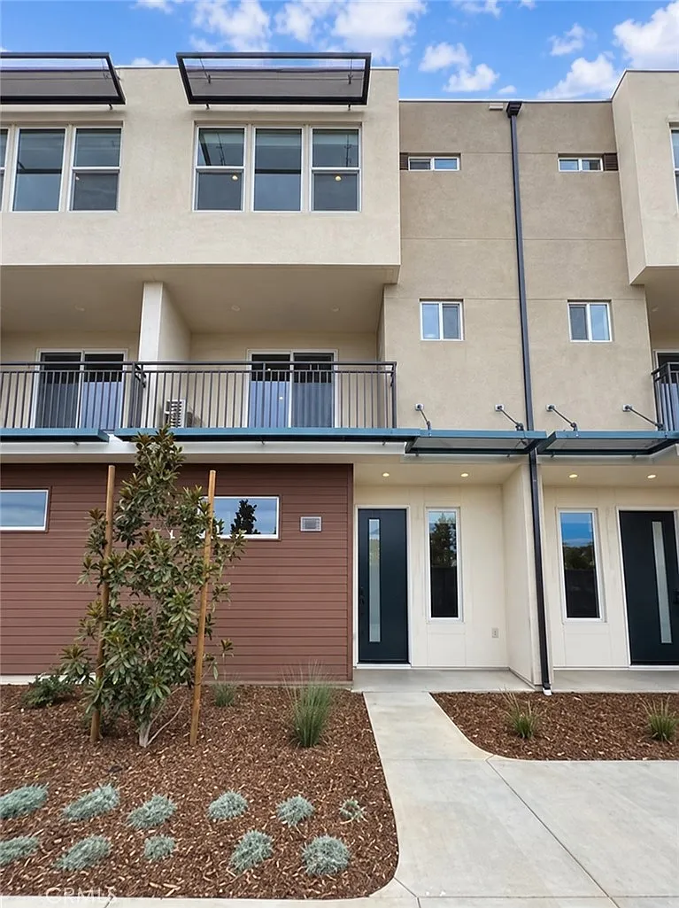 3 bed, 1634 sqft, $3,400 — Photo 3