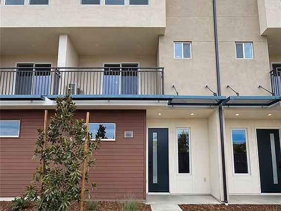 3rd image of 652 E 4th St