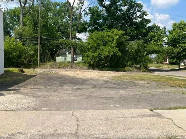 7102 Fenkell St, Detroit, MI 48238