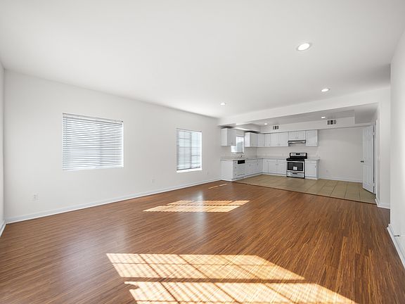 2nd image of 1226 Crenshaw Blvd #1226