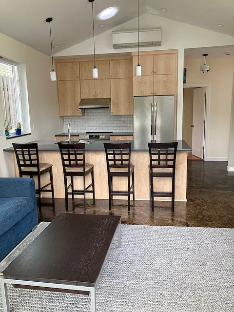 2 bed, 823 sqft, $2,400 — Photo 2