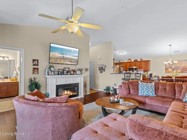 9402 Clubview Dr Unit 203, Louisville, KY 40291