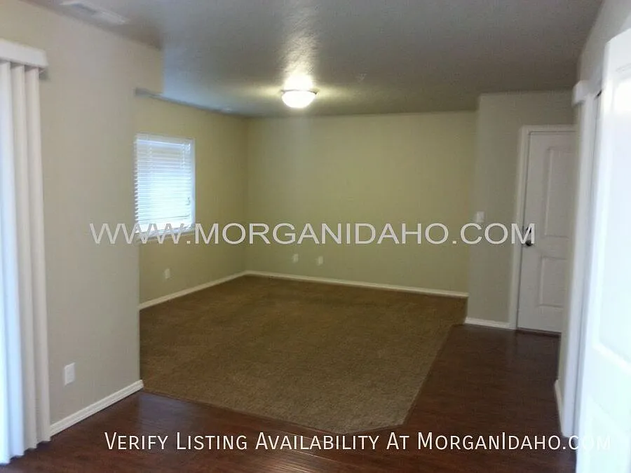 Building Photo - 11904 W Fairview Ave #202