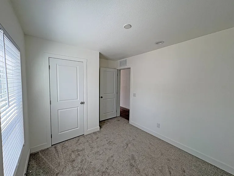 1700 State St #10 — Photo 13