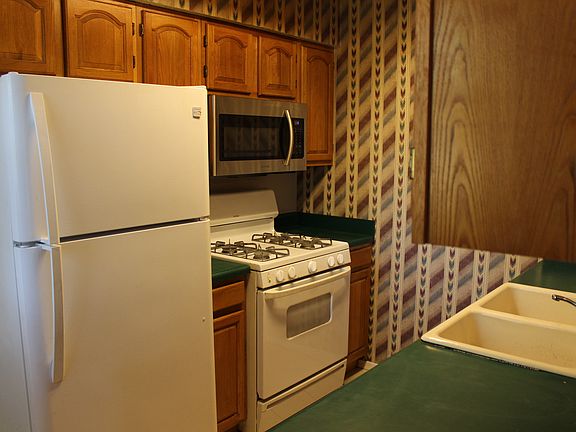2nd image of 606 Golden Meadows Ln #House