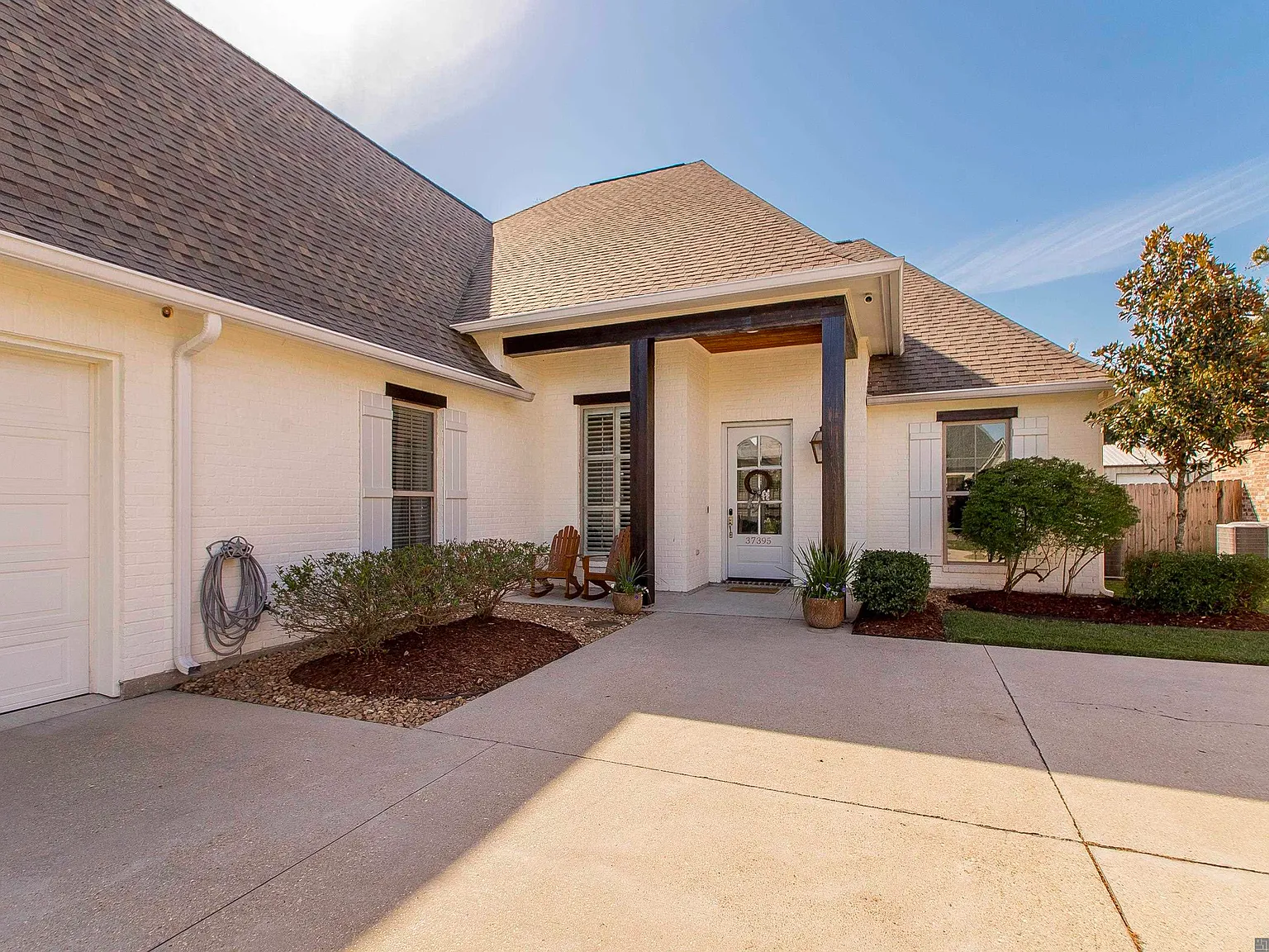 4 bed, 2370 sqft, $3,850 — Photo 3