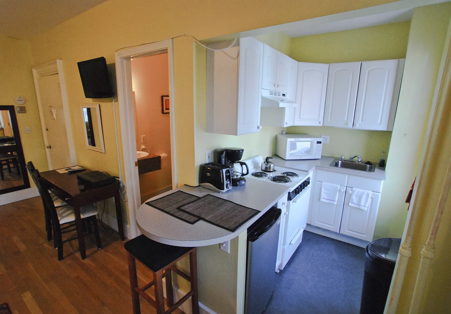 Studio, 450 sqft, $2,600 — Photo 2