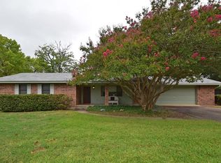 215 Frederick Rd, Fredericksburg, TX 78624