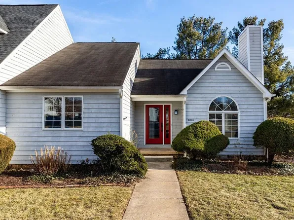 2001 Hampton Dr, Waynesboro, VA 22980
