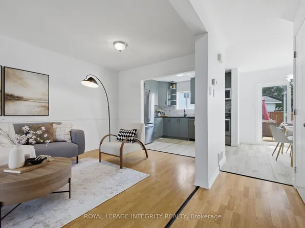 2002 Petite Ln, Ottawa, ON K4A 3X3