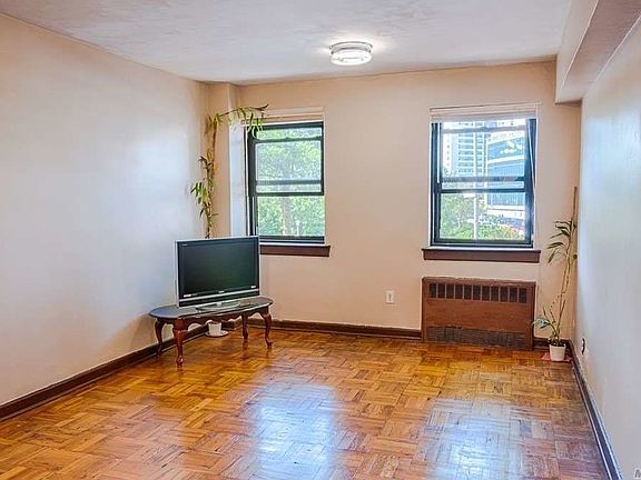 5th image of 8235 134th St #1P
