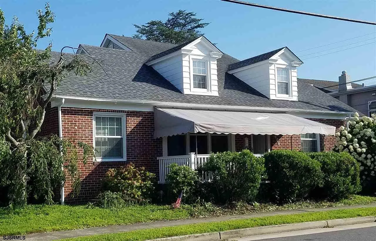 4 bed, 3.5 bath, 2430 sqft, $15,000 — Photo 1