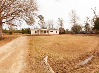 221 Oakwood Dr, New Bern, NC 28560