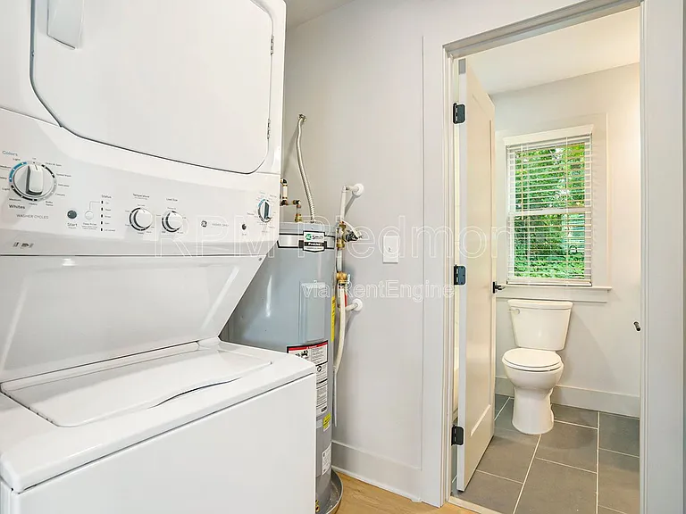 1081 Hill St SE #E — Photo 16