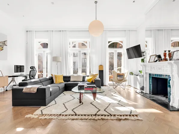 442 West 23rd Street image 1 of 10