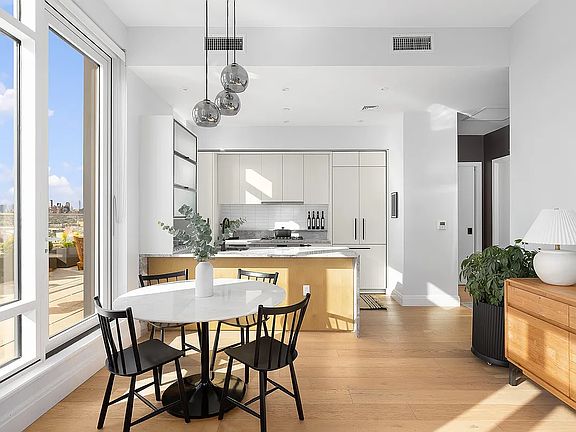 3rd image of 181 18th St Penthouse 1002
