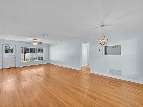 5th image of 2703 Wright Ave