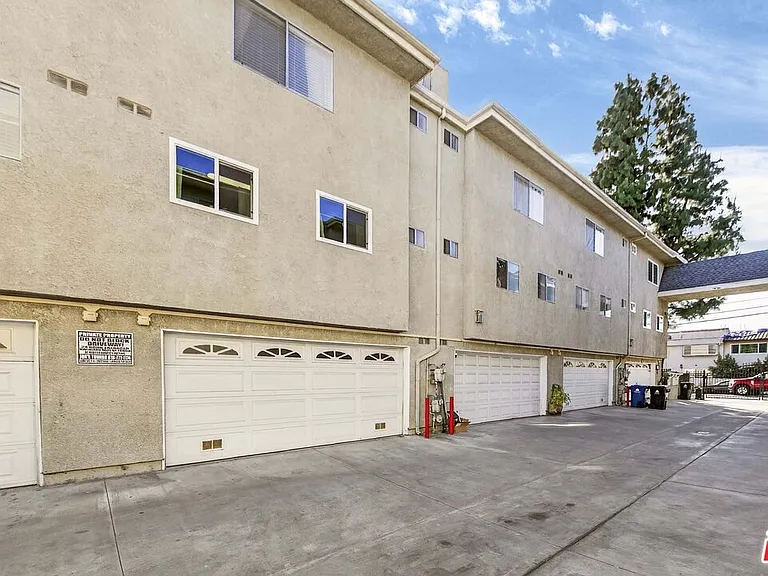 9034 Willis Ave #14 — Photo 19