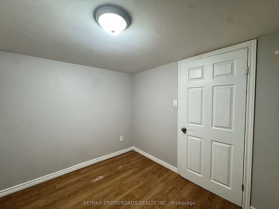 4th image of 21 Davis Rd