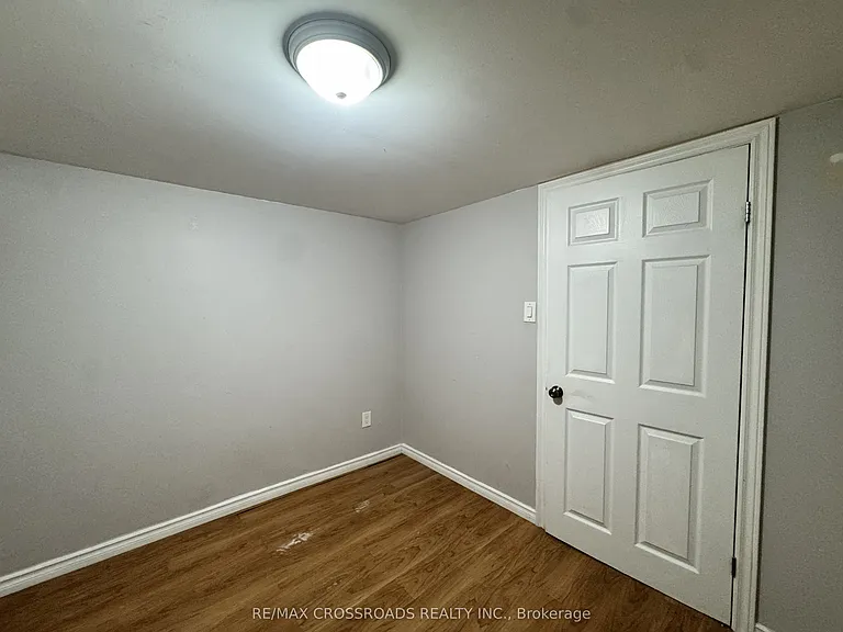 21 Davis Rd #LOWER — Photo 4