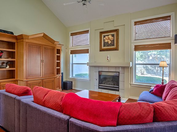 5th image of 1325 Canyon Hills Dr NE
