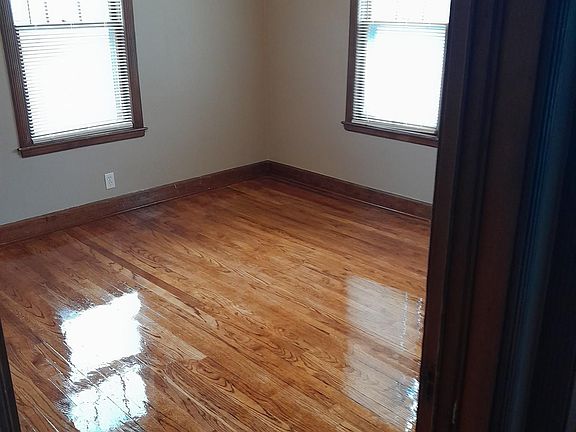 4th image of 934 Garfield St