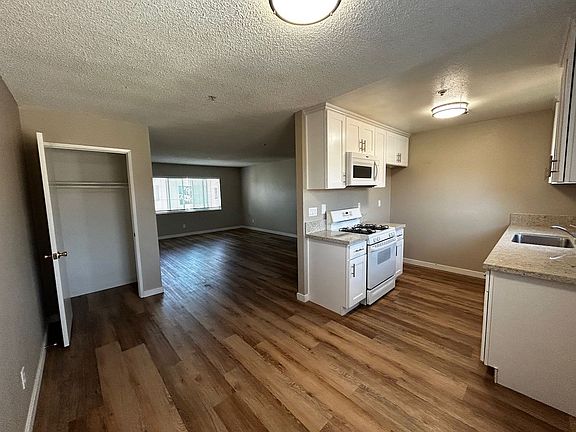 5th image of 10782 Walnut St #10786