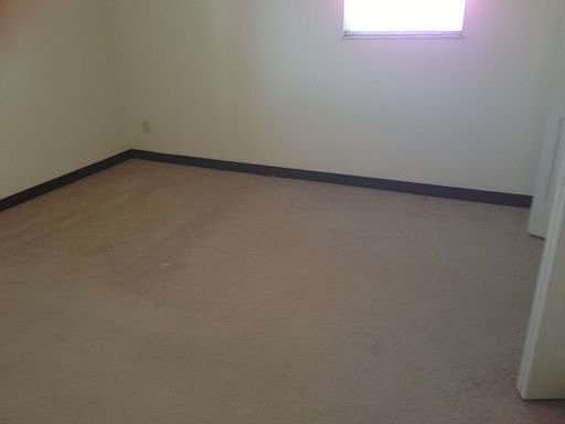 5th image of 1040 Patricia Dr APT 3