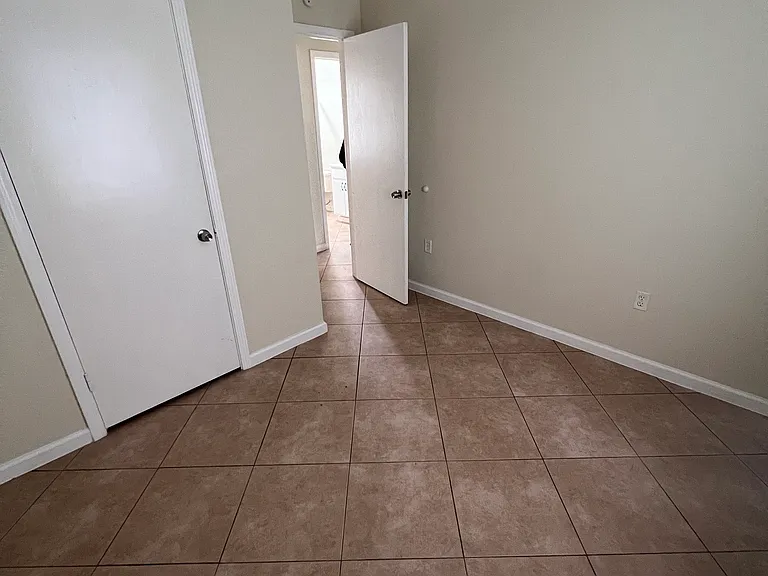 372 Azalea Dr — Photo 8