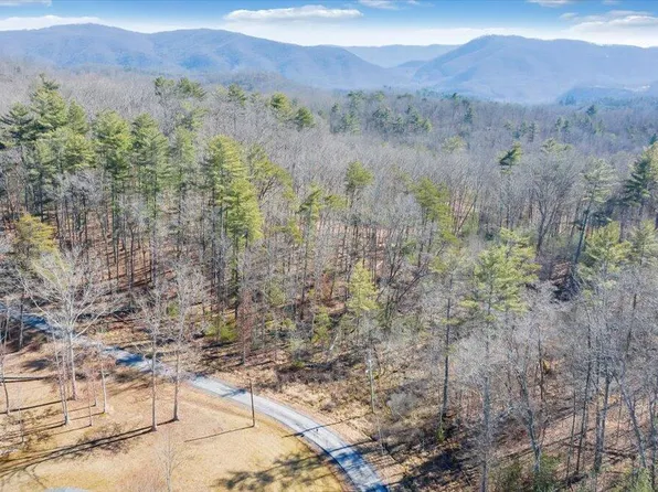 29 Victory Ln, Lewisburg, WV 24901