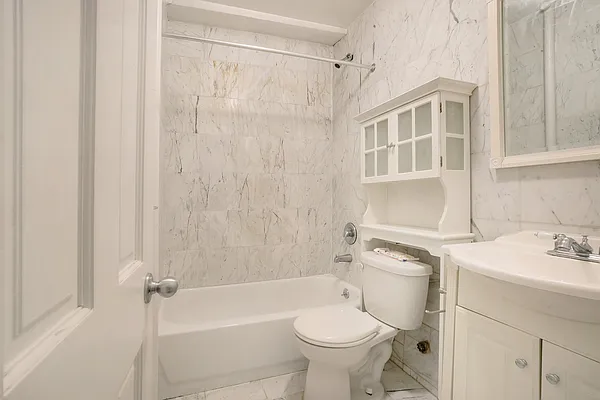 Rented by Bond New York | media 5