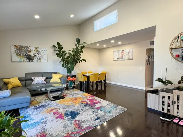 18350 Hatteras St APT 231, Tarzana, CA 91356