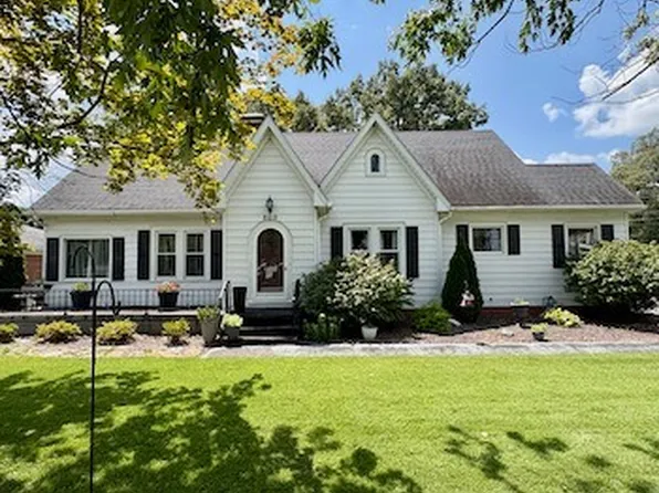 300 Plum St, Carmi, IL 62821