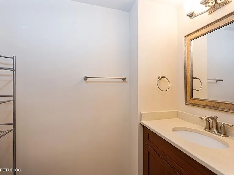 737 Devon Ave — Photo 10