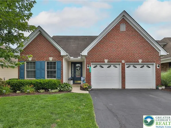 4076 Pine Hurst Dr, Northampton, PA 18067