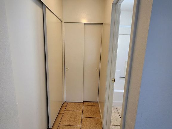 5th image of 73555 Sun Valley Dr APT B