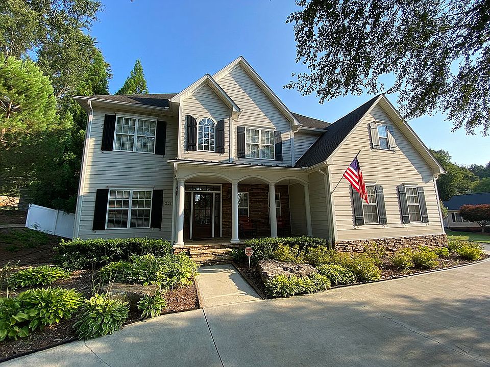 1st image of 221 Inglewood Dr