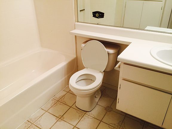 5th image of 24127 Del Monte Dr Unit 111