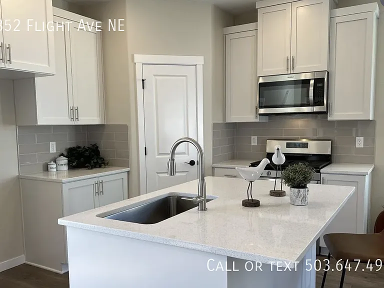 4852 Flight Ave NE — Photo 3