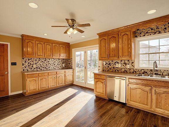 3rd image of 104 Peirsey Pl