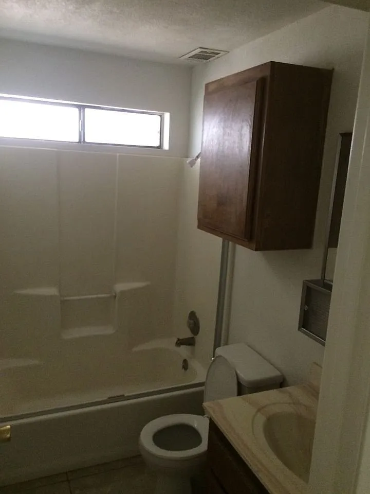 2 bed, 700 sqft, $900 — Photo 2